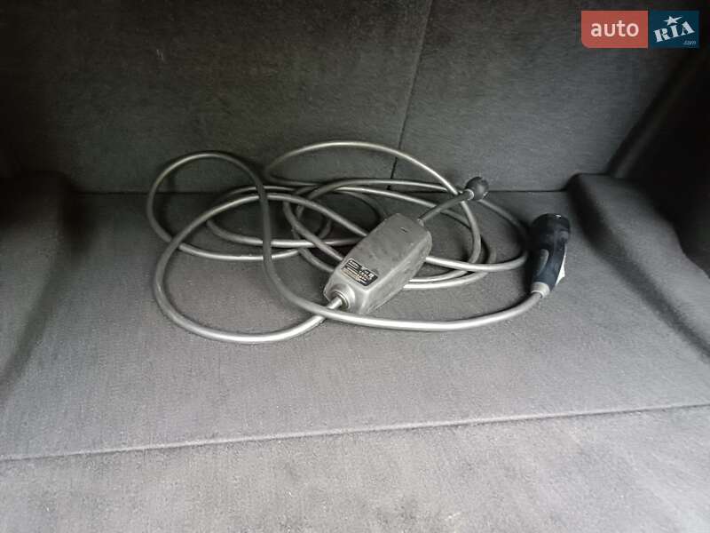 Седан Tesla Model 3 2020 в Звенигородці