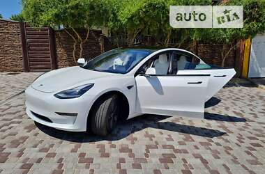 Седан Tesla Model 3 2021 в Новой Водолаге