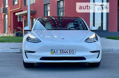 Седан Tesla Model 3 2021 в 