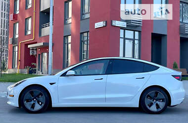 Седан Tesla Model 3 2021 в 