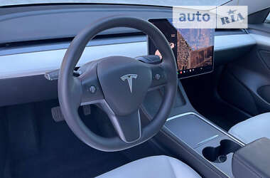 Седан Tesla Model 3 2021 в 