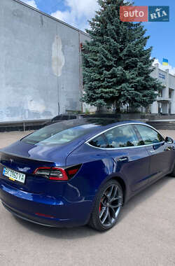 Седан Tesla Model 3 2018 в Ровно