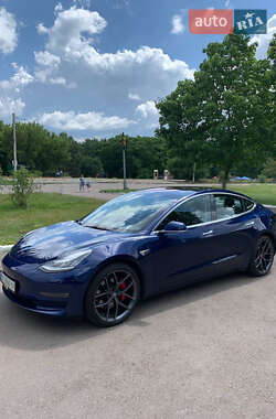 Седан Tesla Model 3 2018 в Ровно