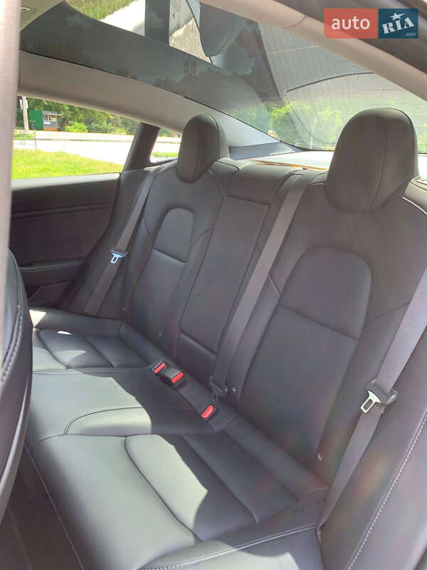 Седан Tesla Model 3 2018 в Рівному