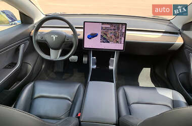 Седан Tesla Model 3 2018 в Ровно