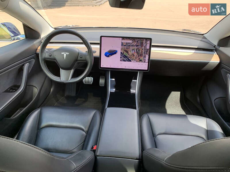 Седан Tesla Model 3 2018 в Ровно