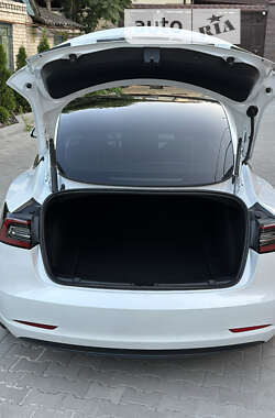 Седан Tesla Model 3 2022 в 