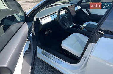 Седан Tesla Model 3 2020 в 