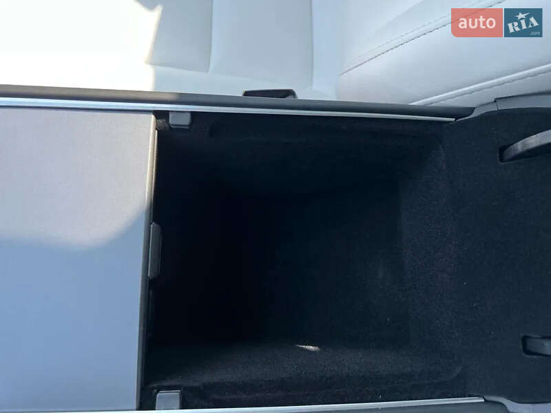 Седан Tesla Model 3 2020 в Львове