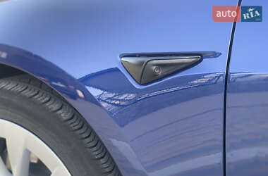 Седан Tesla Model 3 2021 в 