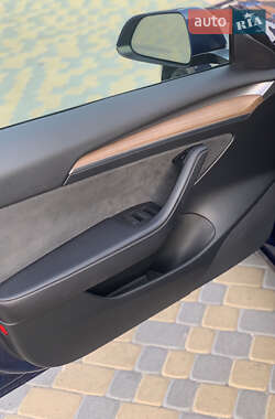 Седан Tesla Model 3 2021 в 