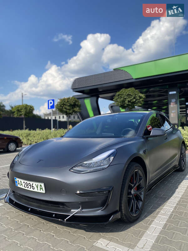 Седан Tesla Model 3 2018 в Киеве