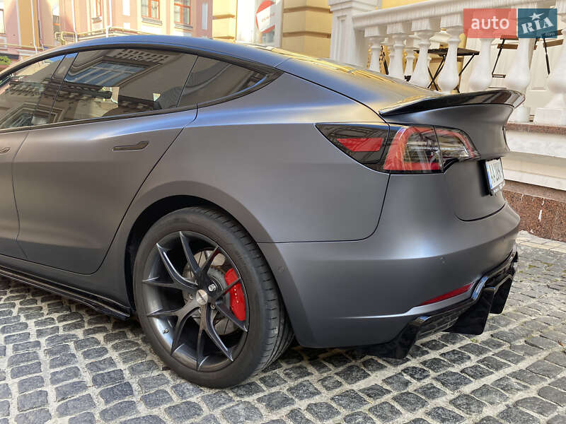 Седан Tesla Model 3 2018 в Киеве