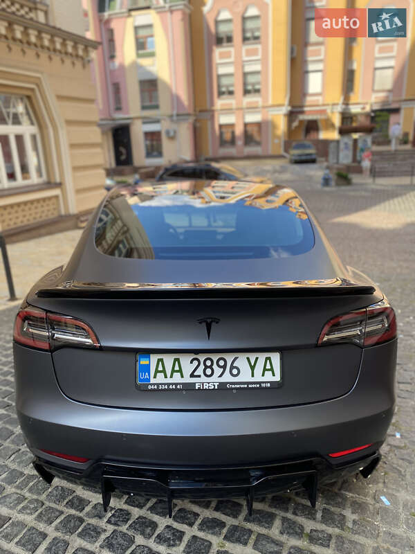 Седан Tesla Model 3 2018 в Києві