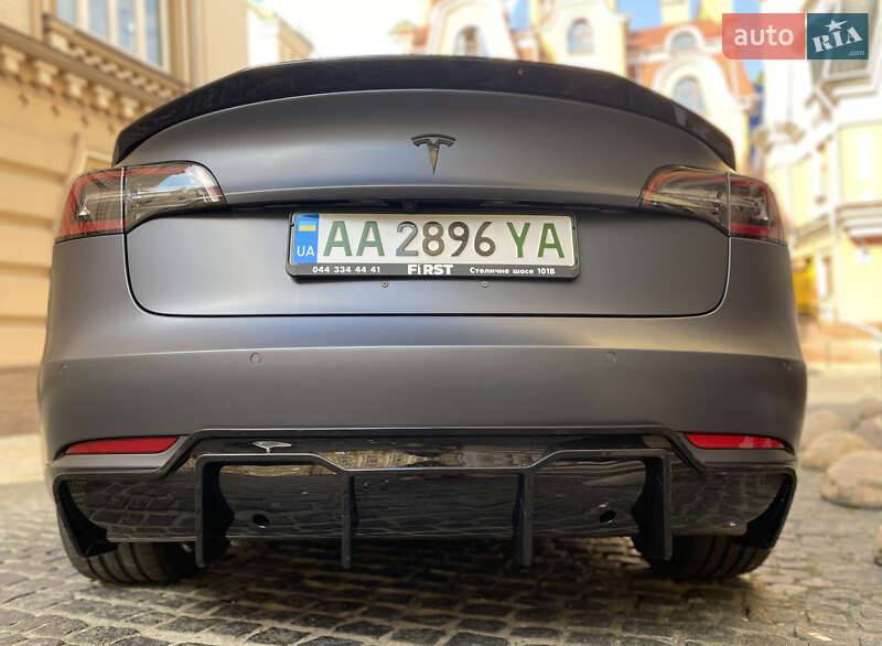 Седан Tesla Model 3 2018 в Киеве