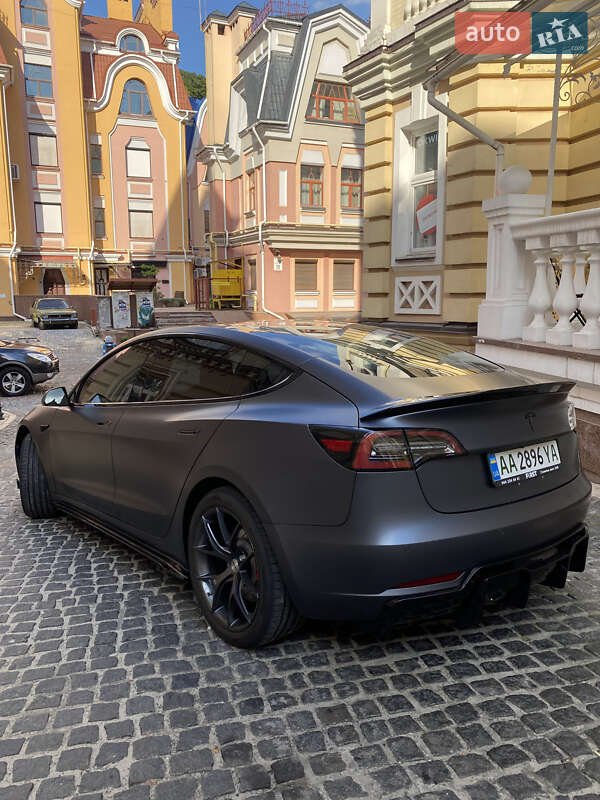 Седан Tesla Model 3 2018 в Києві