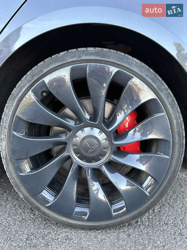 Седан Tesla Model 3 2021 в Киеве