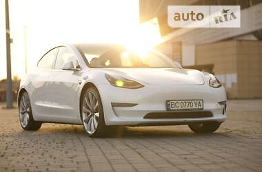 Седан Tesla Model 3 2019 в Львові
