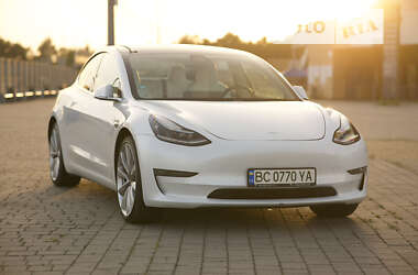 Седан Tesla Model 3 2019 в Львові
