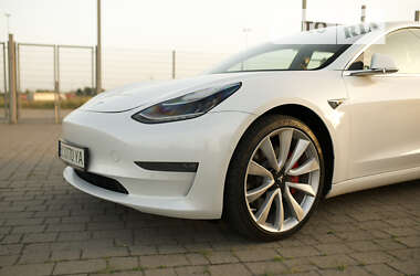 Седан Tesla Model 3 2019 в Львові