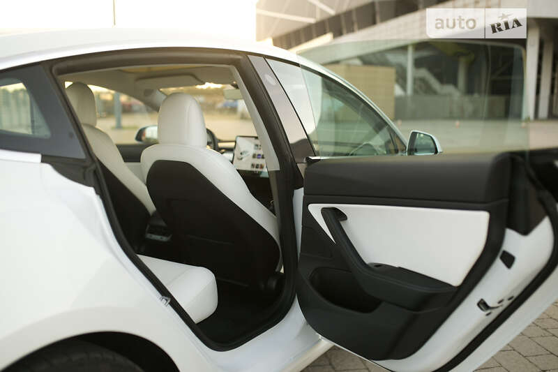 Седан Tesla Model 3 2019 в Львове фото 23 Седан Tesla Model 3 2019 в Львове