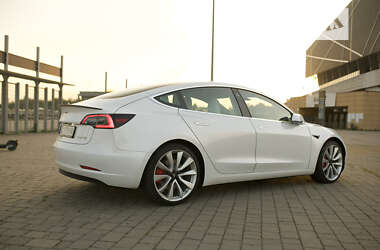 Седан Tesla Model 3 2019 в Львові