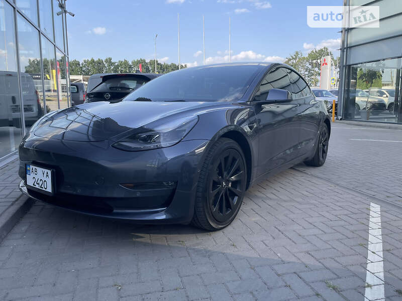 Седан Tesla Model 3 2022 в Виннице