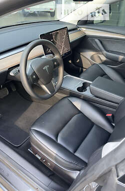 Седан Tesla Model 3 2022 в 