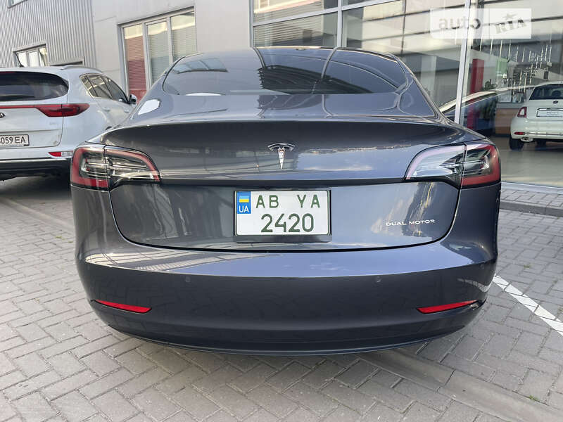 Седан Tesla Model 3 2022 в Виннице
