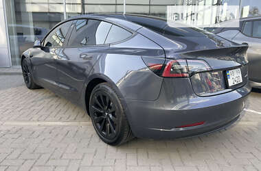 Седан Tesla Model 3 2022 в 