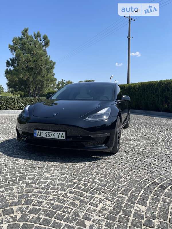 Седан Tesla Model 3 2021 в 