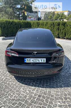 Седан Tesla Model 3 2021 в 