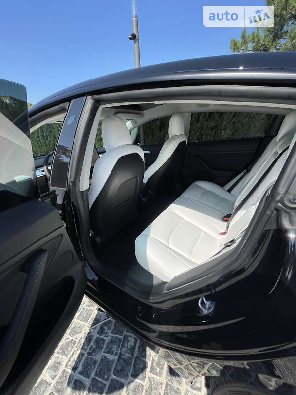 Седан Tesla Model 3 2021 в Днепре