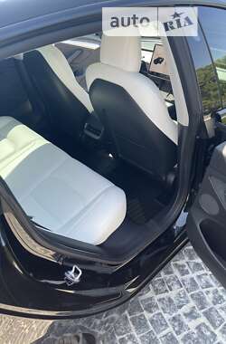 Седан Tesla Model 3 2021 в 