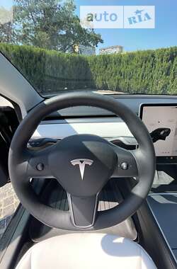 Седан Tesla Model 3 2021 в 