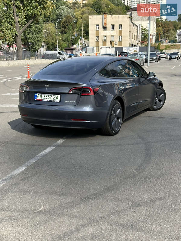 Седан Tesla Model 3 2022 в Виннице
