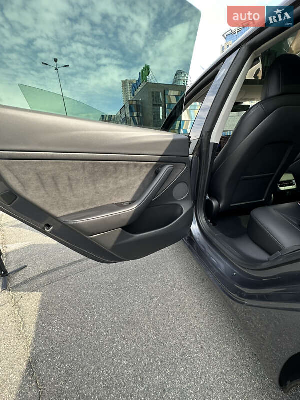 Седан Tesla Model 3 2022 в Вінниці
