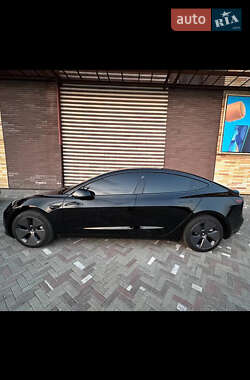 Седан Tesla Model 3 2022 в 