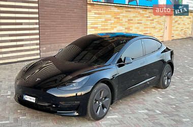 Седан Tesla Model 3 2022 в 