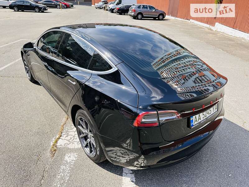 Седан Tesla Model 3 2018 в Киеве