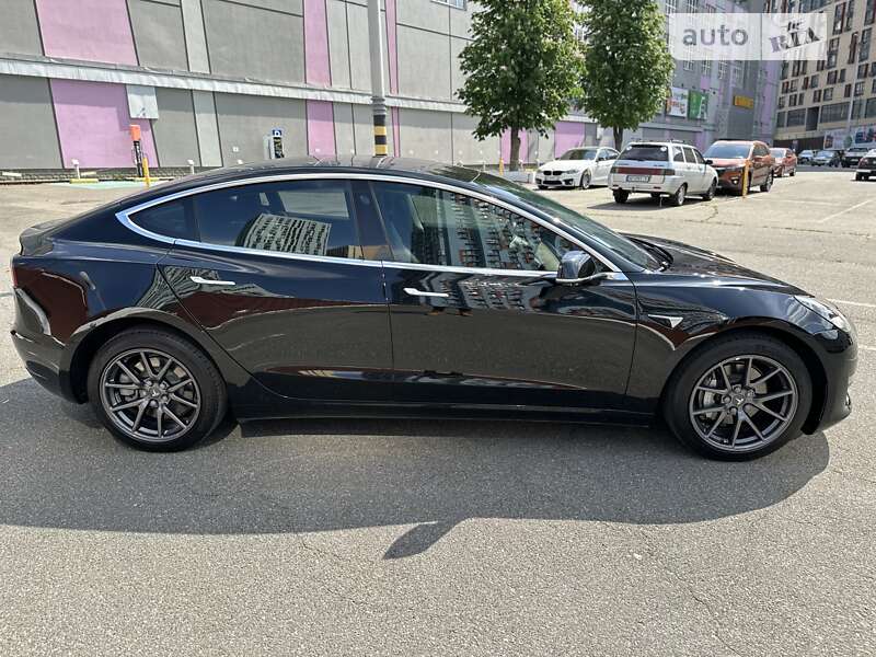 Седан Tesla Model 3 2018 в Киеве