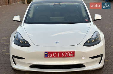 Седан Tesla Model 3 2022 в Ровно