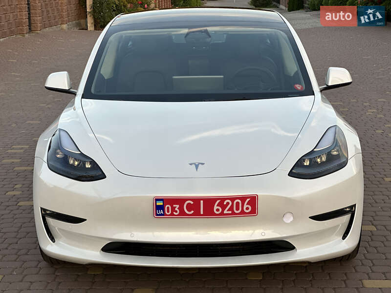 Седан Tesla Model 3 2022 в Ровно