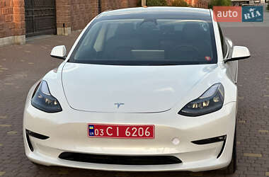 Седан Tesla Model 3 2022 в Ровно