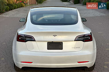 Седан Tesla Model 3 2022 в Ровно