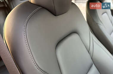 Седан Tesla Model 3 2022 в Ровно