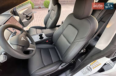 Седан Tesla Model 3 2022 в Ровно
