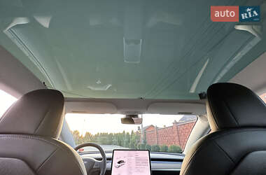 Седан Tesla Model 3 2022 в Ровно