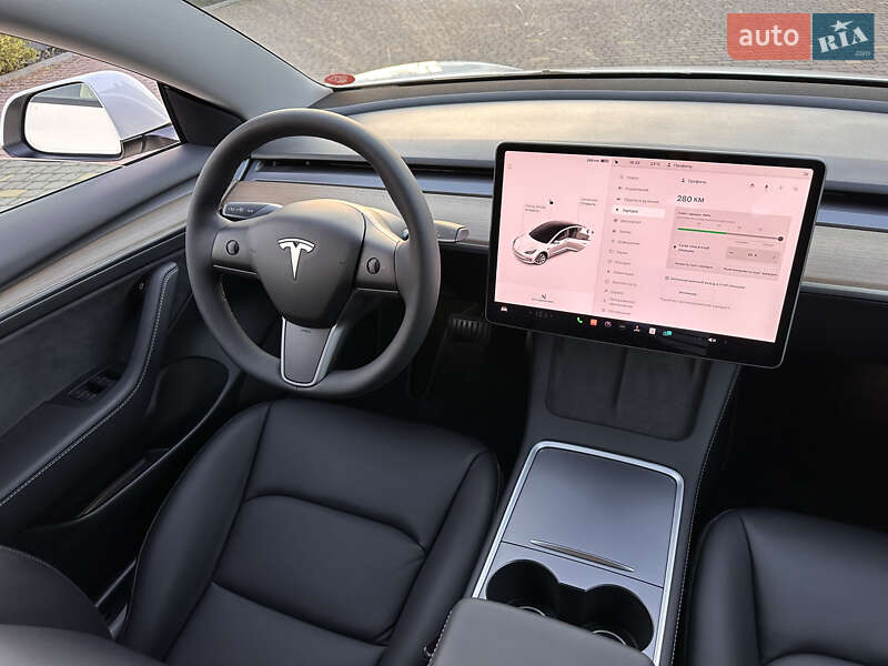 Седан Tesla Model 3 2022 в Ровно