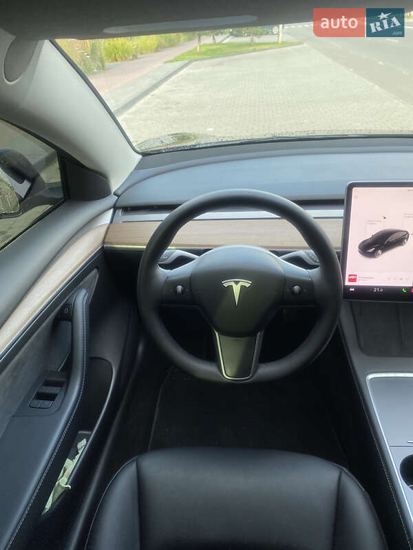 Седан Tesla Model 3 2022 в Хмельницком